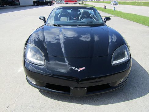 Used 2007 Chevrolet Corvette Convertible w/ Preferred Equipment Group RWD image 2