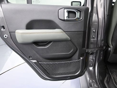 New 2025 Jeep Gladiator Mojave image 23