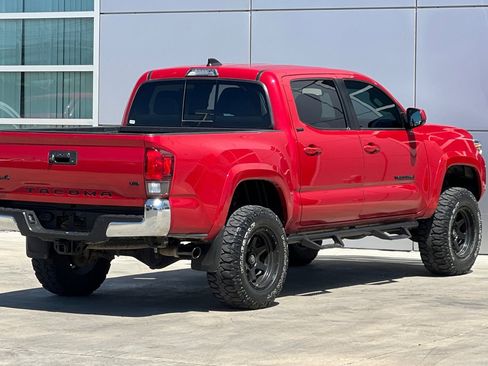 Used 2020 Toyota Tacoma SR5 AWD/4WD image 4