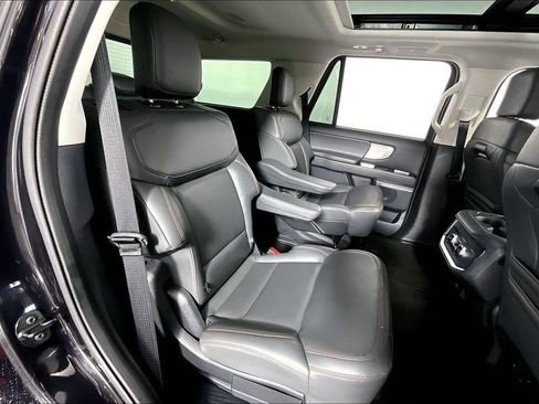 Used 2025 Ford Expedition Active RWD image 27