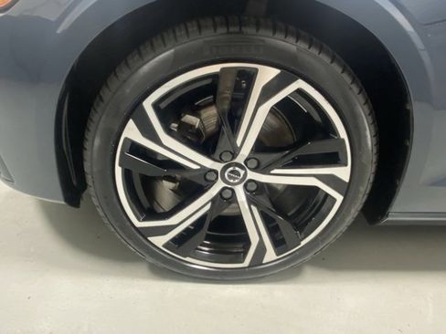 Certified 2025 Volvo S60 B5 Core image 5