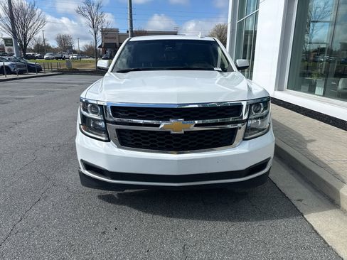 Used 2018 Chevrolet Suburban LT image 3