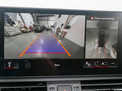 Used 2023 Audi SQ5 Prestige w/ Prestige Package image 16