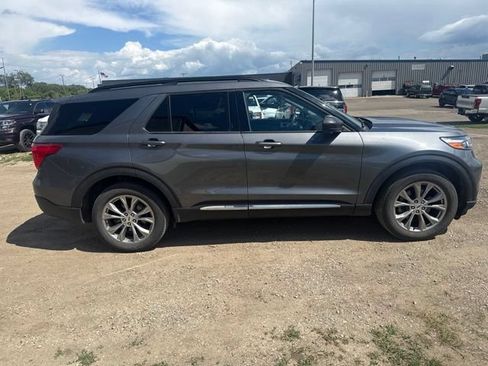 Used 2023 Ford Explorer XLT w/ Equipment Group 202A AWD/4WD image 12