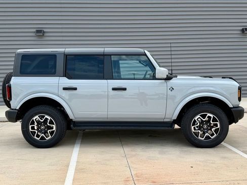 New 2026 Ford Bronco Outer Banks AWD/4WD image 2