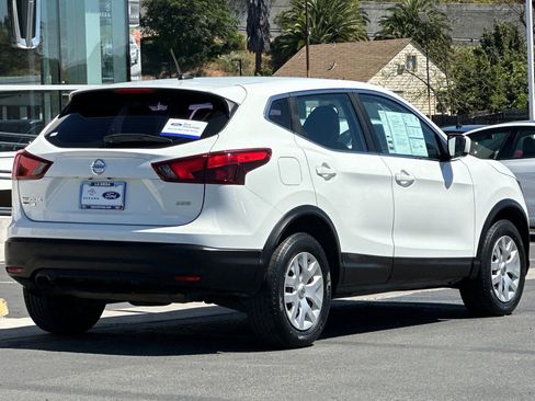Used 2019 Nissan Rogue Sport S image 3