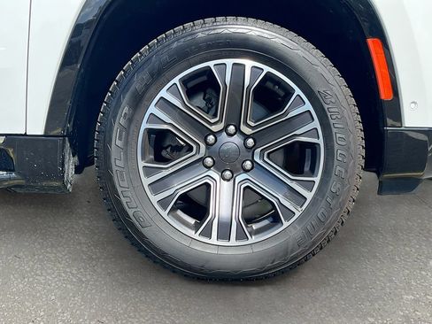 Certified 2023 Jeep Wagoneer 4WD w/ Premium Group I image 33
