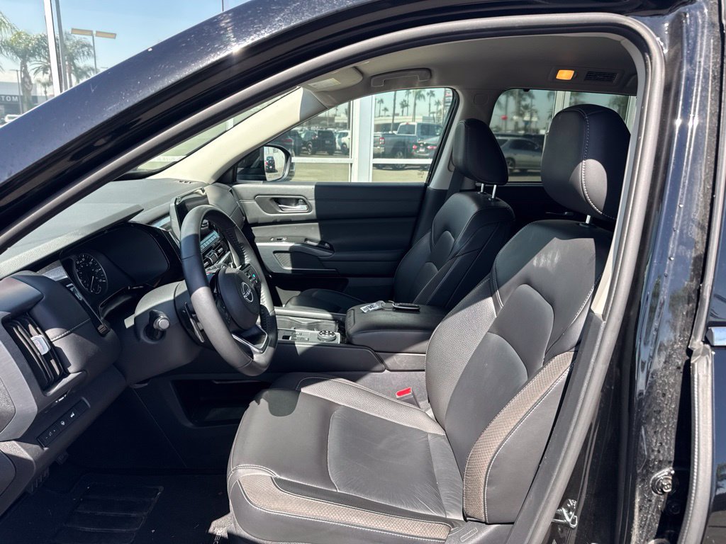 Used 2025 Nissan Pathfinder SL AWD/4WD image 22