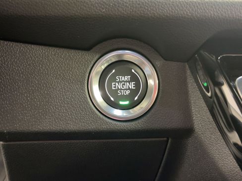 New 2025 Chevrolet Traverse LT image 27