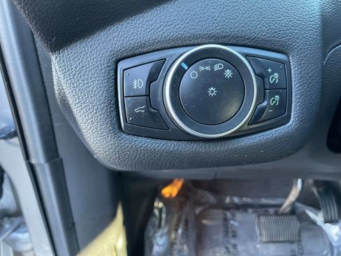 Used 2018 Ford Escape SE image 12