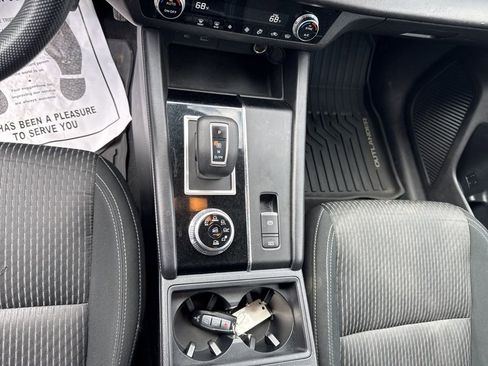 Used 2022 Mitsubishi Outlander ES image 19