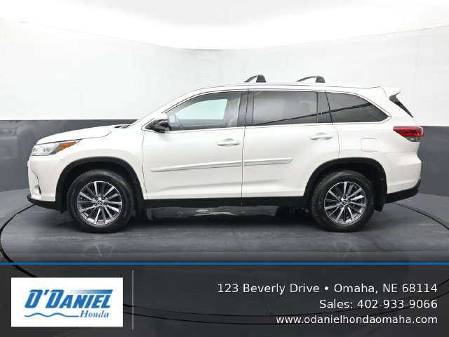 Used 2019 Toyota Highlander XLE w/ Protection Package #3 AWD/4WD image 2