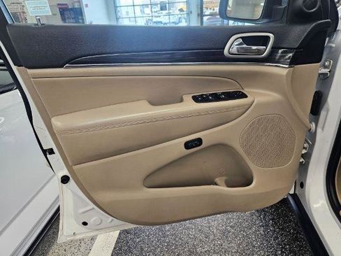 Used 2019 Jeep Grand Cherokee Limited AWD/4WD image 25