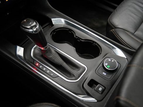 Used 2018 Chevrolet Traverse LT w/ LPO, Black Accent Package image 32