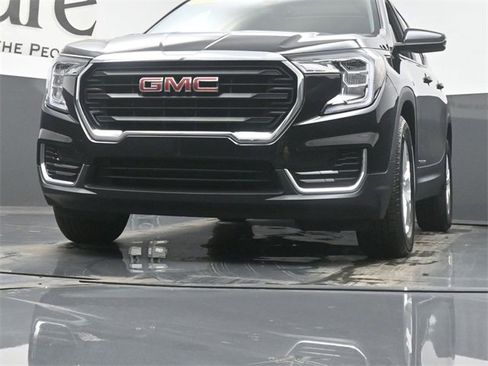 Used 2023 GMC Terrain SLE w/ Driver Convenience Package image 55