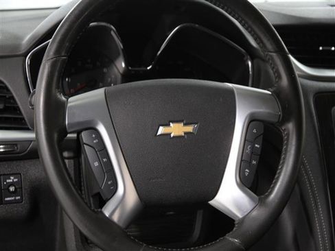 Used 2017 Chevrolet Traverse LT w/ Style and Technology Package image 7