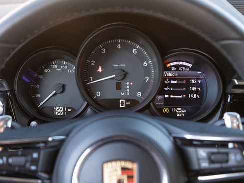 Used 2025 Porsche Macan image 14