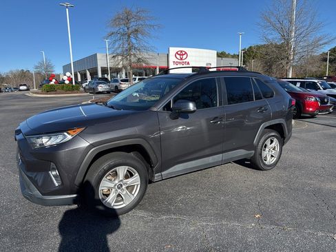 Used 2019 Toyota RAV4 XLE image 2