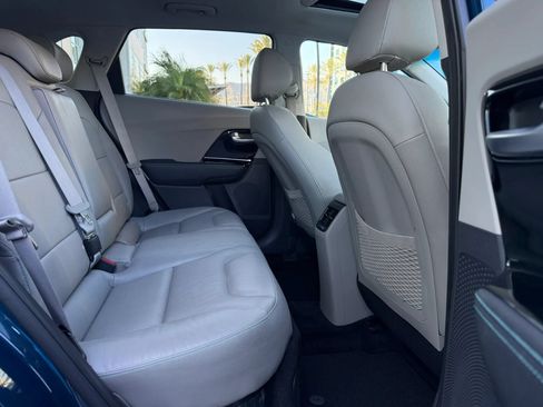 Used 2017 Kia Niro Touring FWD image 18