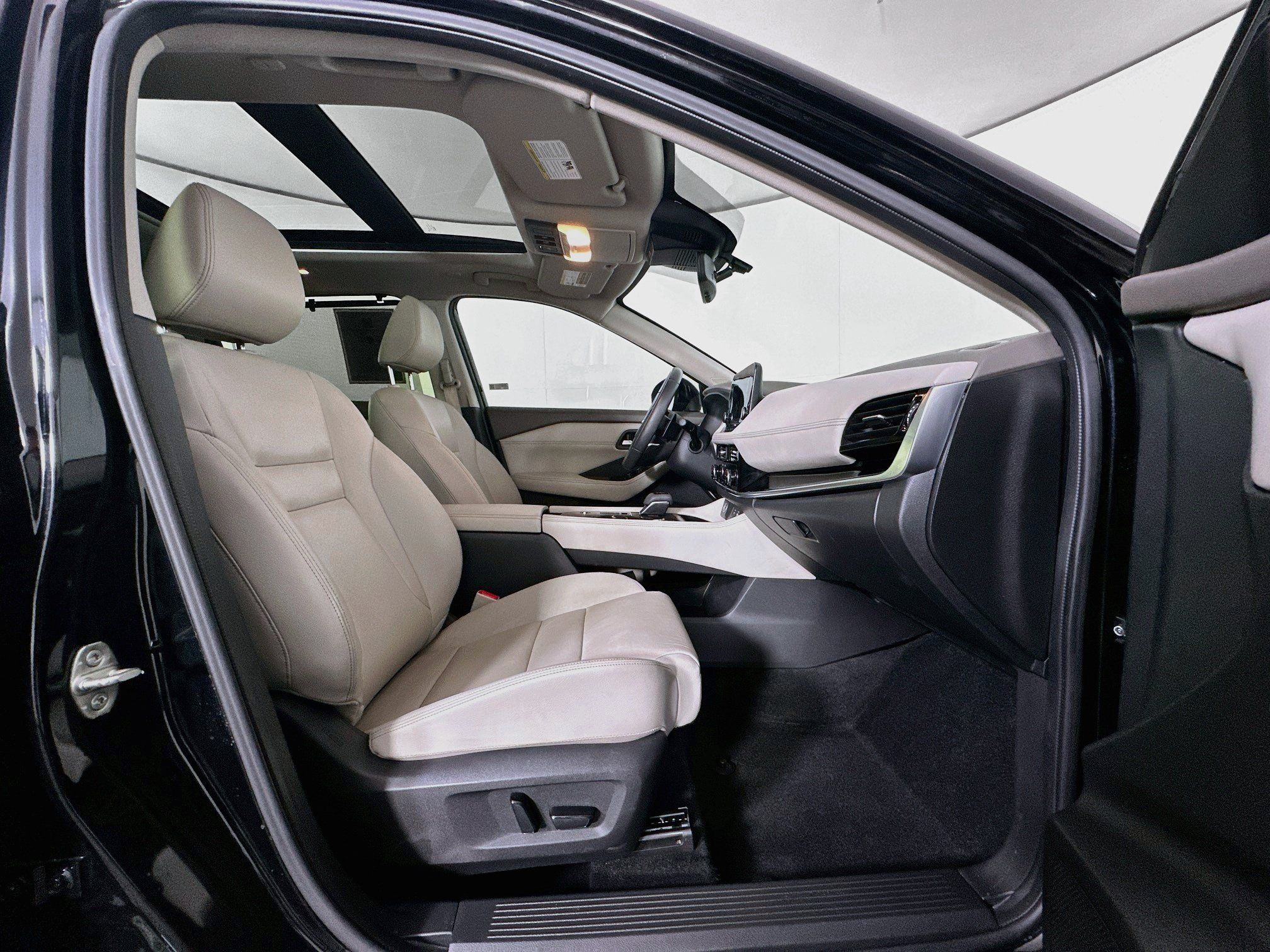 Used 2023 Nissan Rogue SL w/ SL Premium Package FWD image 34
