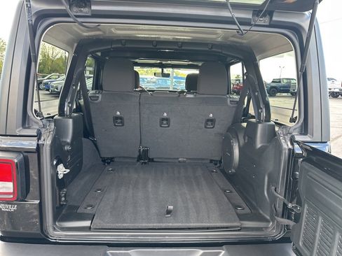 Used 2023 Jeep Wrangler Sahara image 9