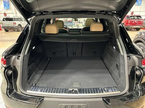 Used 2024 Porsche Cayenne AWD/4WD image 29