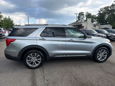 Used 2022 Ford Explorer Limited w/ Equipment Group 301A RWD image 8
