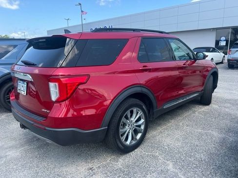 Used 2022 Ford Explorer XLT w/ Equipment Group 202A AWD/4WD image 3