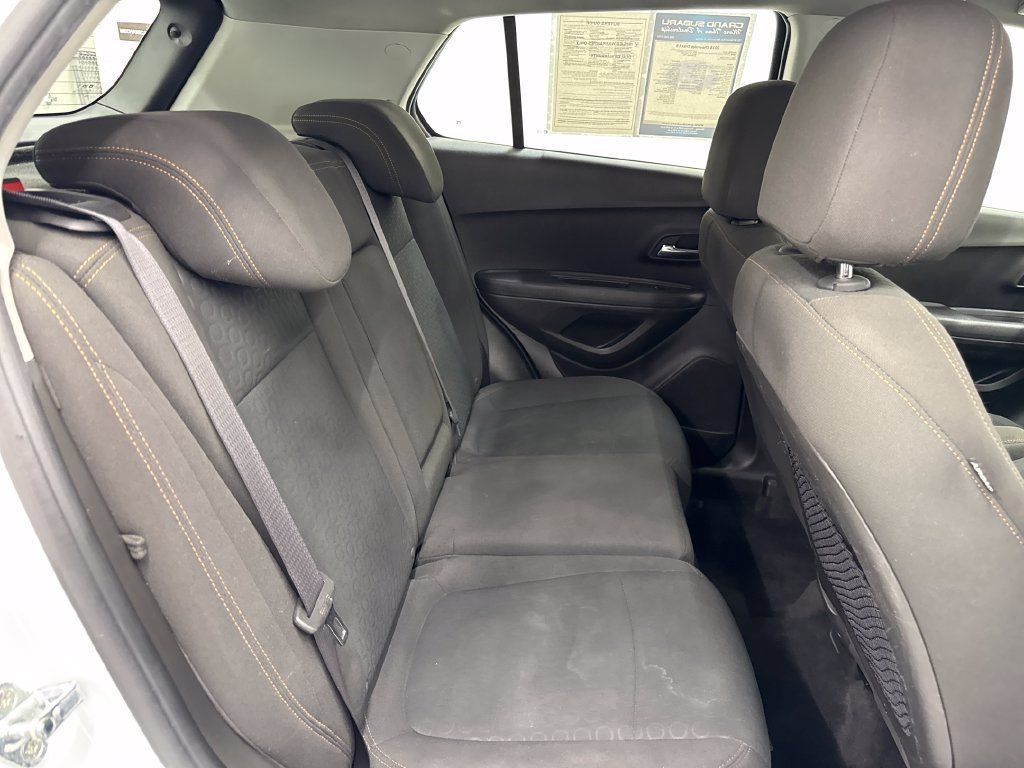 Used 2018 Chevrolet Trax LS FWD image 25