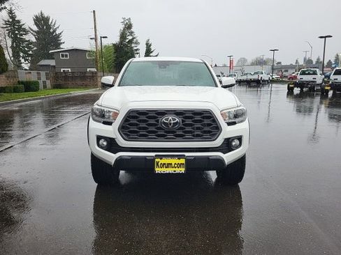 Used 2021 Toyota Tacoma TRD Off-Road w/ Technology Package image 9