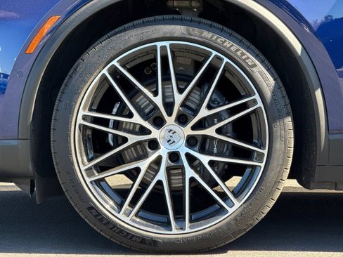 Certified 2025 Porsche Macan 4 Electric AWD/4WD image 27