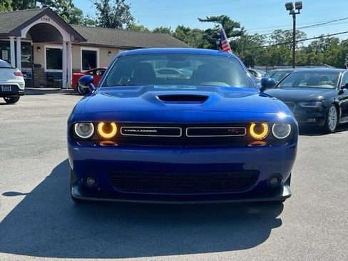 Used 2022 Dodge Challenger R/T RWD image 2