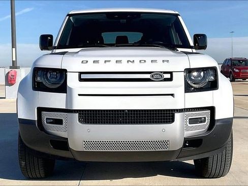 Used 2025 Land Rover Defender 110 S image 3