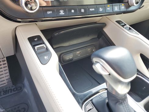 Used 2023 Kia Telluride SX image 24