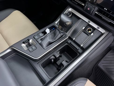 Used 2024 Lexus GX 550 AWD/4WD image 35