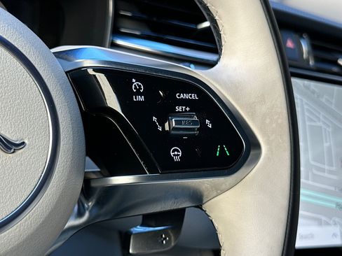 Used 2025 Jaguar F-PACE R-Dynamic S image 29