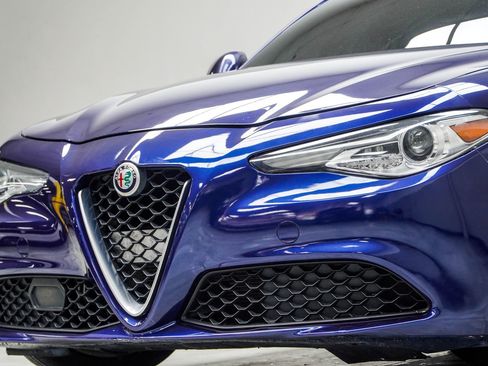 Used 2019 Alfa Romeo Giulia RWD image 2