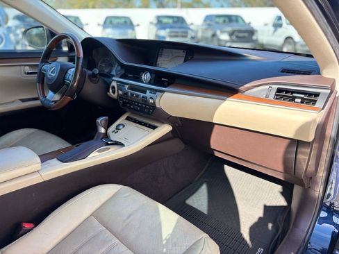 Used 2017 Lexus ES 300h image 12