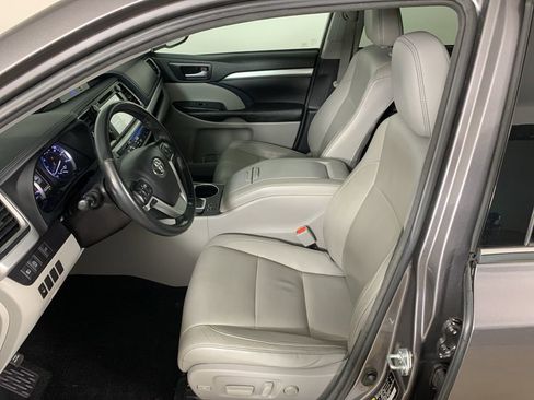 Used 2017 Toyota Highlander XLE w/ Protection Package #3 image 32