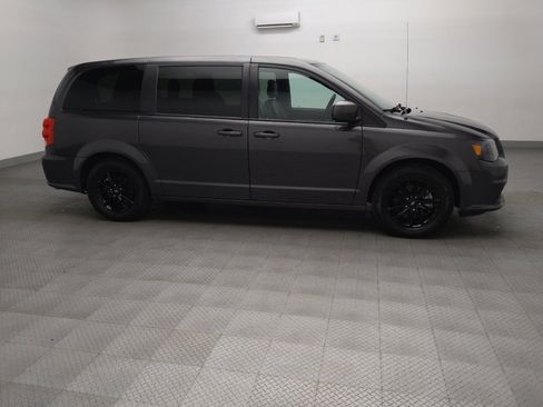 Used 2019 Dodge Grand Caravan SXT w/ Blacktop Package FWD image 11
