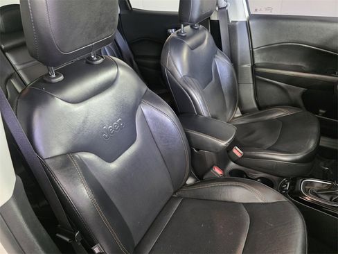 Used 2019 Jeep Compass Limited image 32