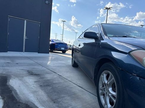 Used 2004 Toyota Solara SE FWD image 1