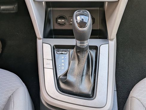 Used 2020 Hyundai Elantra SEL image 21