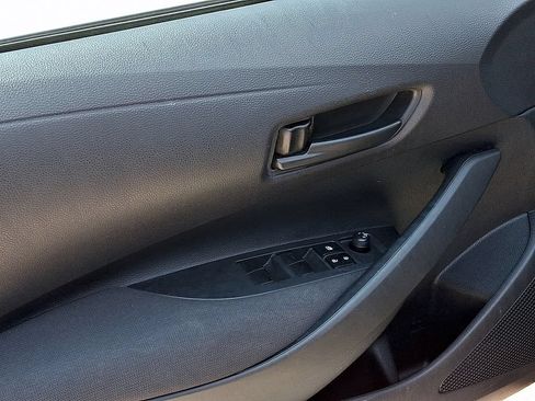 Used 2025 Toyota Corolla LE FWD image 12