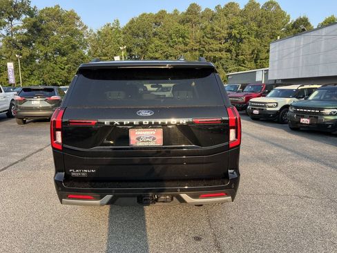 Used 2025 Ford Expedition Platinum w/ Driver's Package AWD/4WD image 6