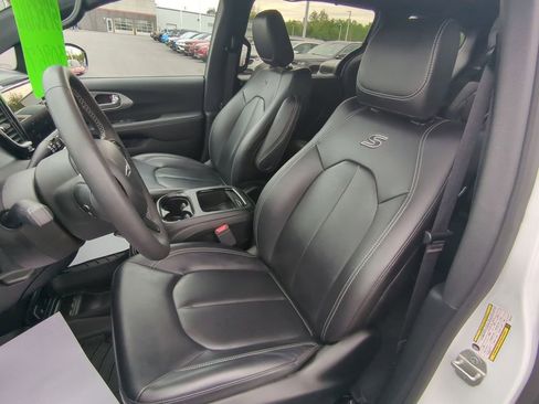 Used 2024 Chrysler Pacifica Touring-L w/ S Appearance Package FWD image 17