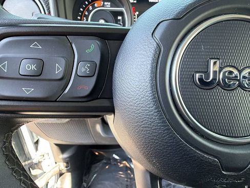 Used 2026 Jeep Wrangler Unlimited Rubicon AWD/4WD image 19