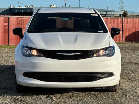 New 2026 Chrysler Voyager LX image 8