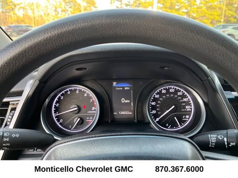 Used 2018 Toyota Camry LE image 12