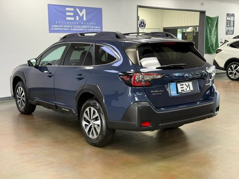 Used 2023 Subaru Outback Premium AWD/4WD image 5